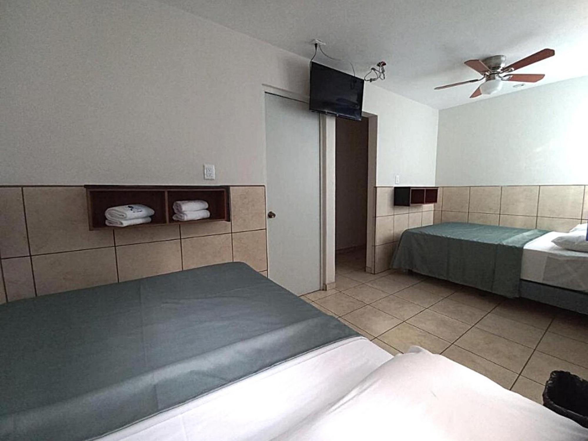 Hotel Hcm Гвадалахара Номер фото